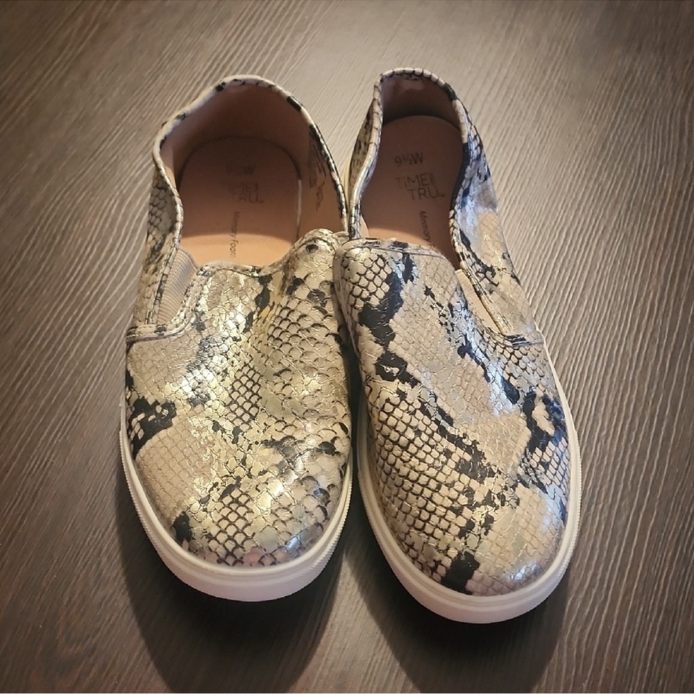 Time and Tru Snakeskin Pattern Slip-Ons 9.5
